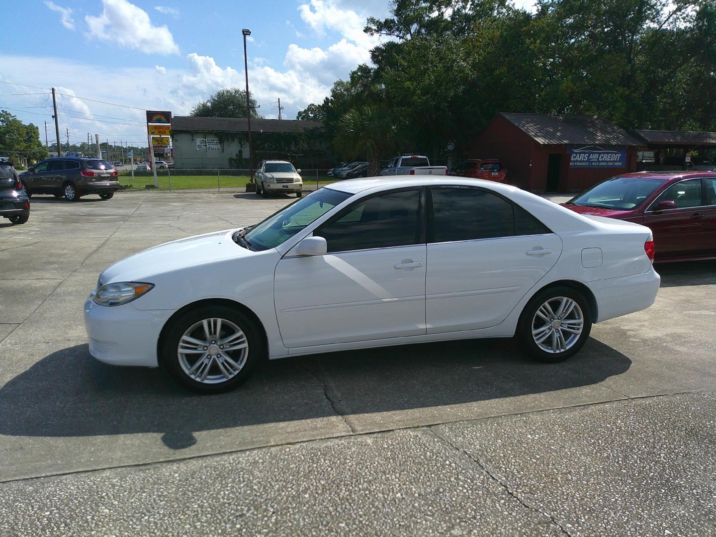 2006 WHITE TOYOTA CAMRY SE; LE; XLE (4T1BE32K56U) , located at 10405 Abercorn Street, Savannah, GA, 31419, (912) 921-8965, 31.988262, -81.131760 - Photo#1